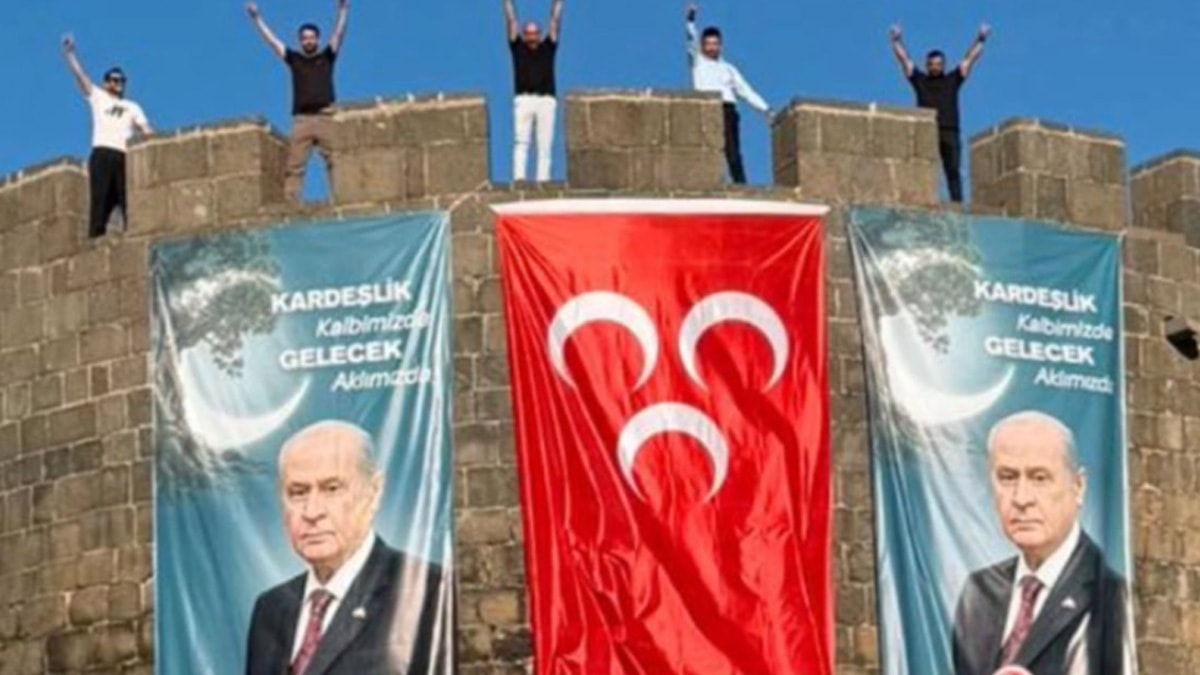 DEM Parti’nin kalesine Bahçeli pankartı asıldı: Surların üzerinde ülkücü selamı verdiler