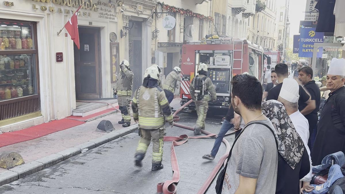 İstiklal Caddesi'nde AVM'de yangın