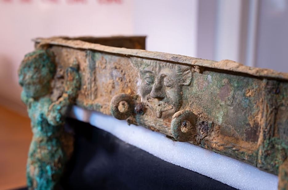 Kazı çalışmasında eşi benzeri olmayan 2 bin 500 yıllık şey ortaya çıkı"