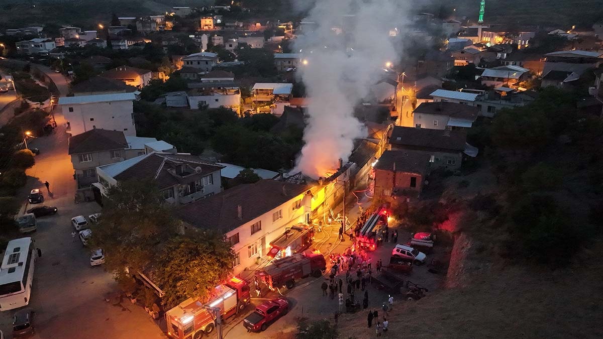 Bursa'da yangın çıkan evde 1 kişi ölü bulundu