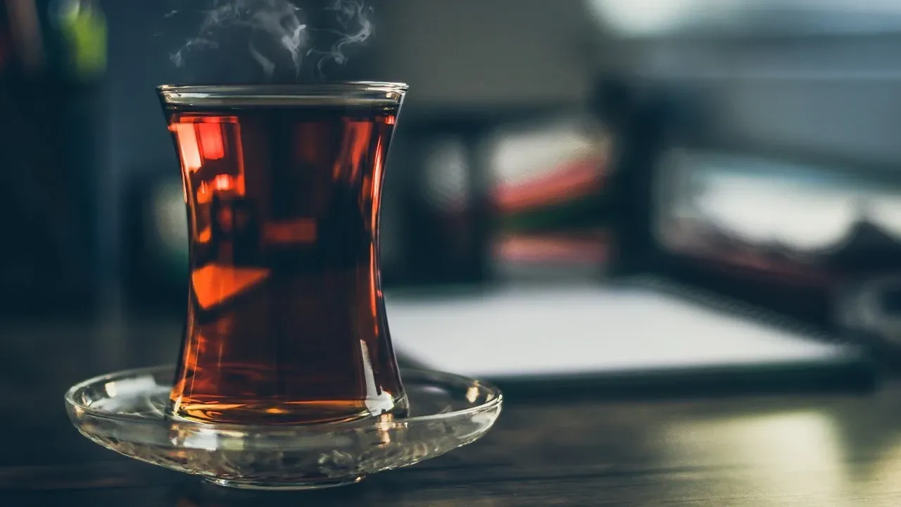 Çay hazırlarken yapılan bu davranış Alzheimer belirtisi olabilir