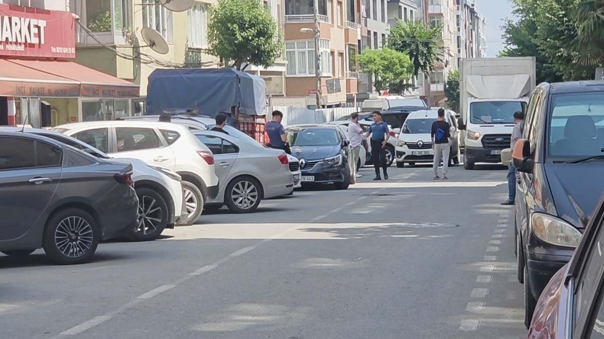 Güpegündüz market sahibine kurşun yağdırdı