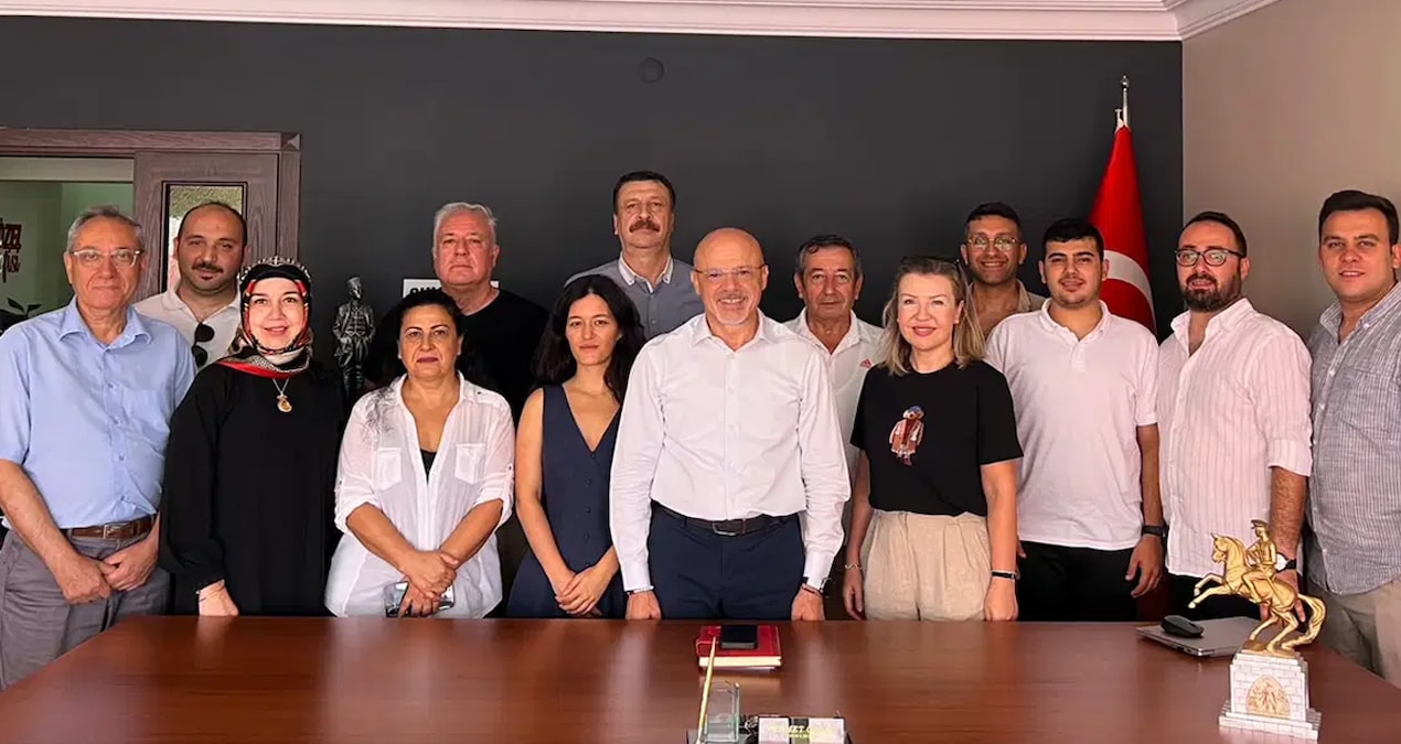 CHP'de bir toplu istifa daha: İl başkanı ve yönetimi YENİ Parti'ye geçti