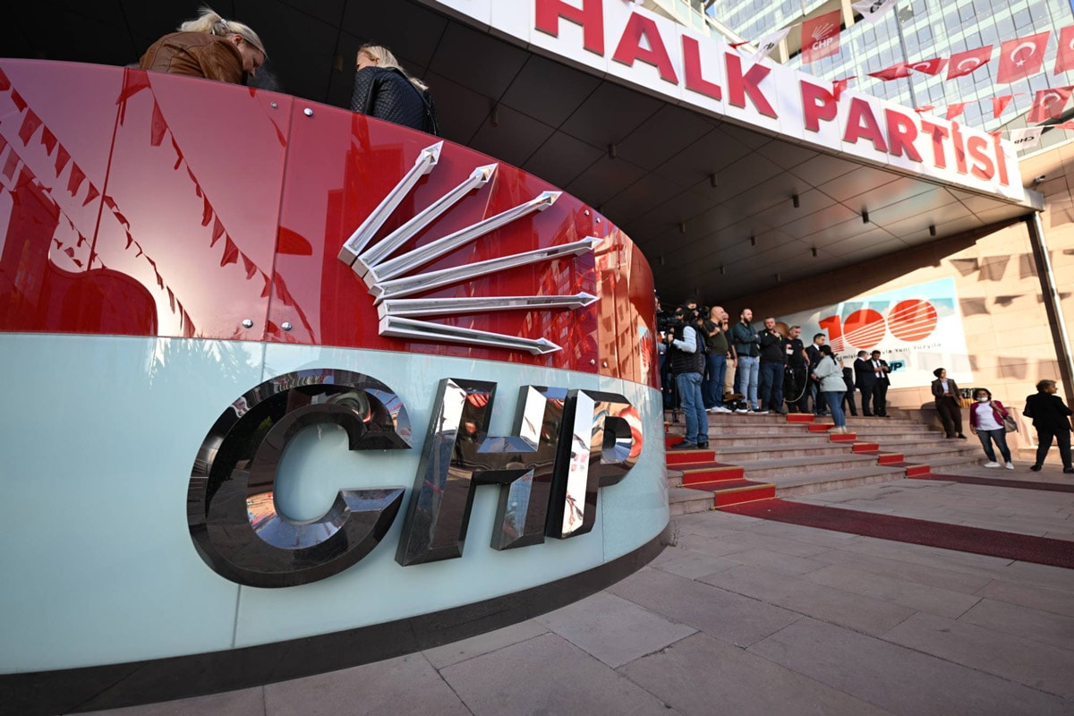 CHP'de 7 il başkanı görevden alındı