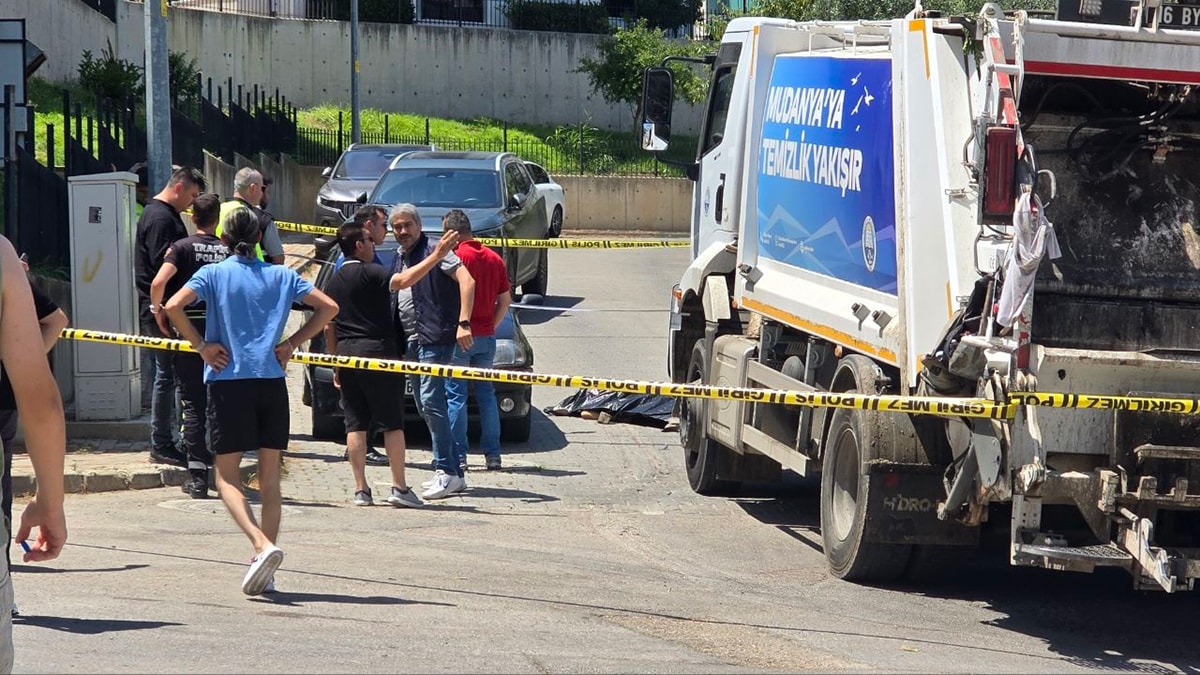 70 yaşındaki adam çöp kamyonunun altında kalarak can verdi