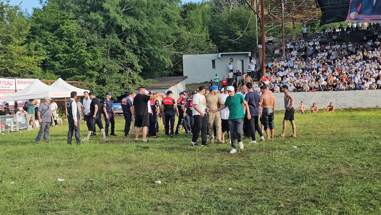Yağlı güreşte kavga çıktı! Jandarma müdahale etti