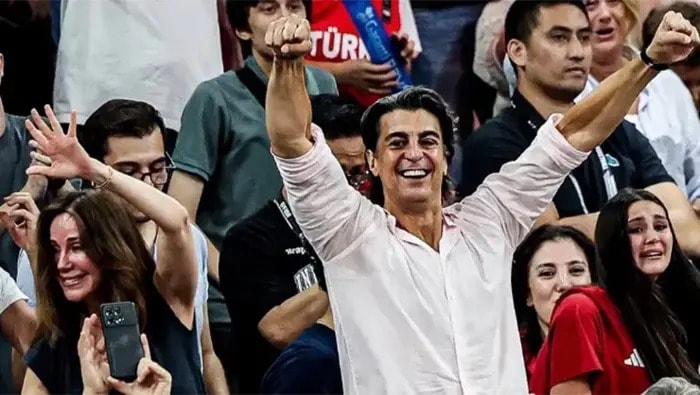 ESKİ EŞLERİN ORTAK SEVİNCİ