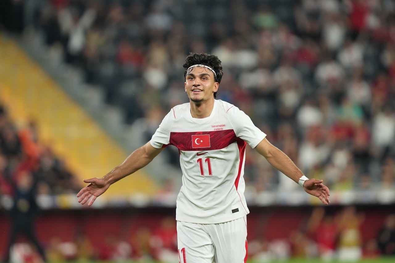 Galatasaray’a Can Uzun’dan kötü haber! Greenwood’u Fenerbahçe’ye kaptıran Roma gözünü milli yıldıza dikti