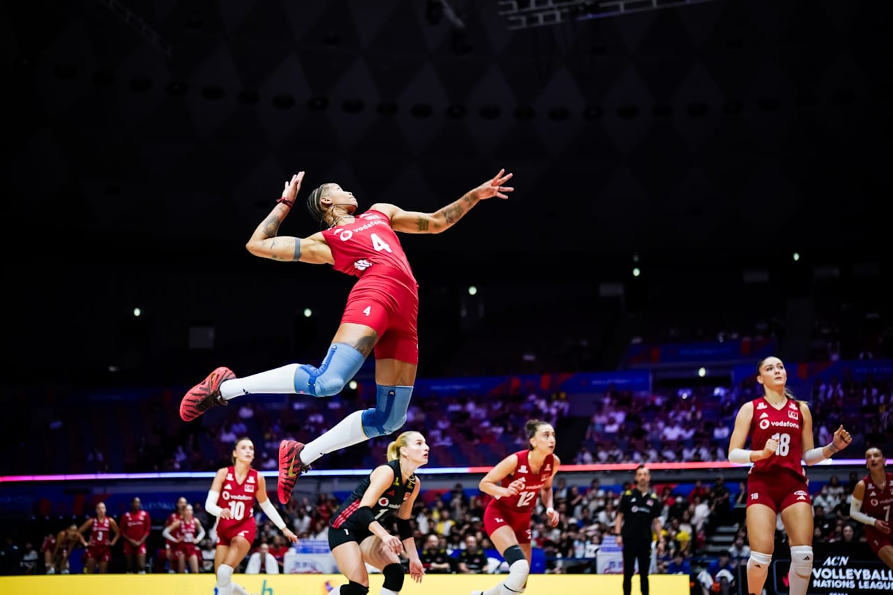 Türkiye Voleybol Takımı, Japonya'ya Karşı Zirveye Ulaştı!