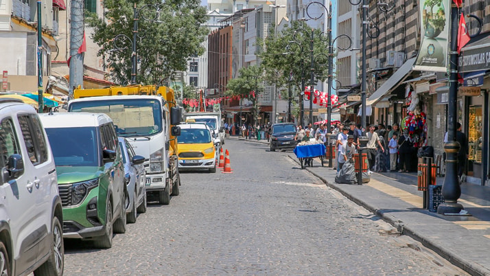 Diyarbakır'da sıcak hava hayatı olumsuz etkiledi