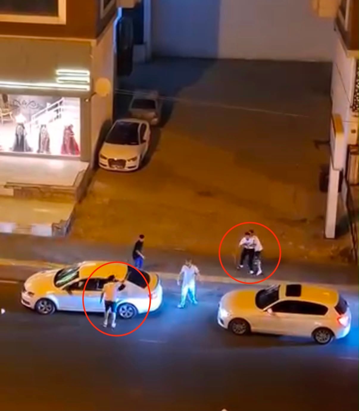 Diyarbakır'da yumruklu ve sopalı kavga kamerada