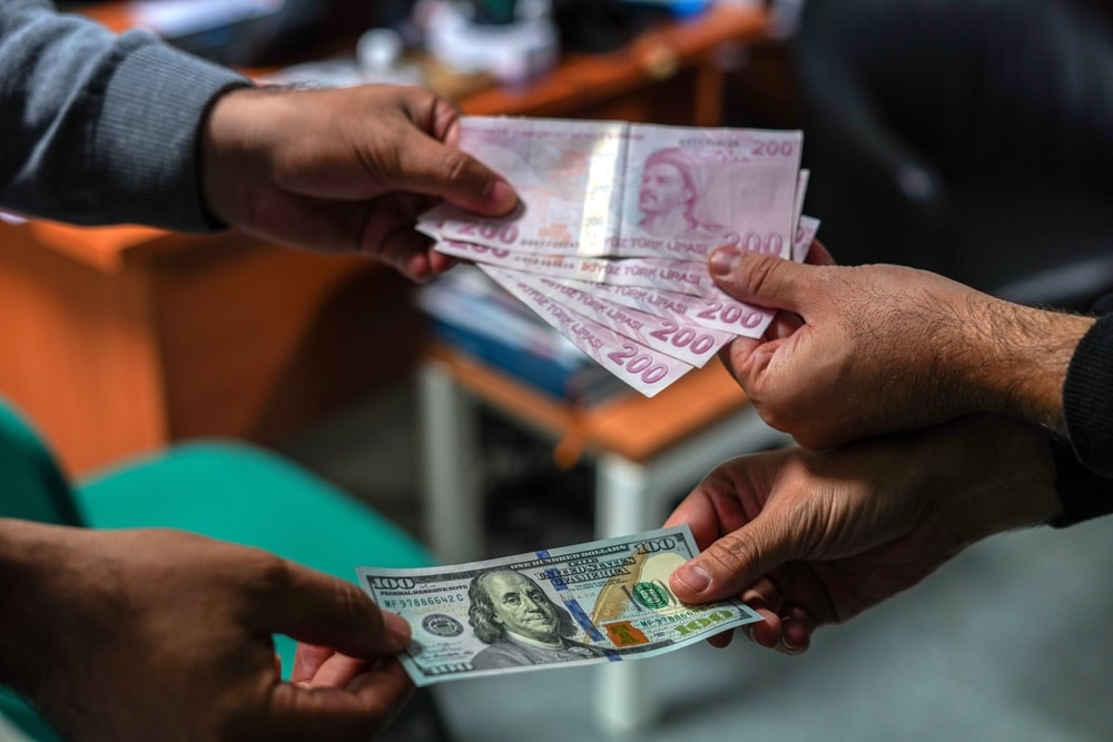 Dolar/TL rekorları sıraladı! Bir eşiği daha aştı