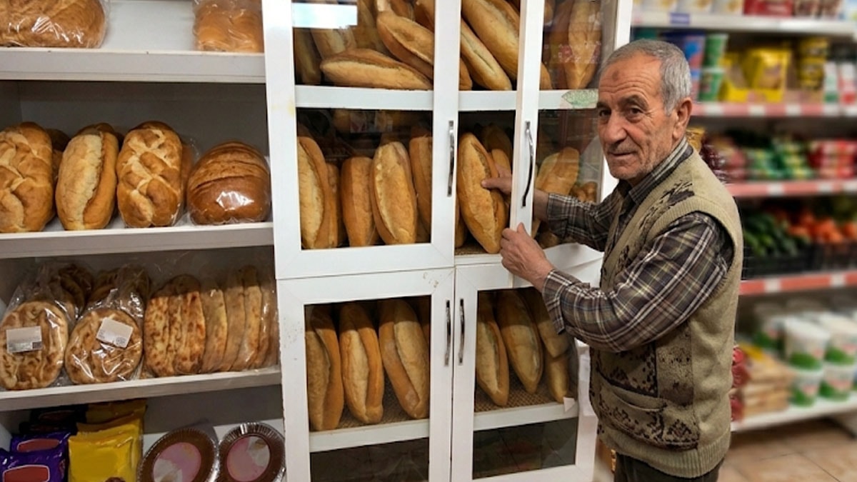 Marketten ekmek alanlara uyarı yapıldı