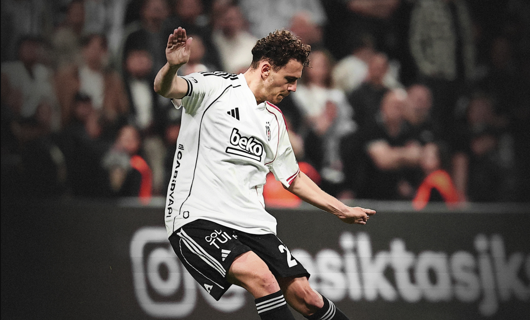 Beşiktaş iki oyuncuya veda etti