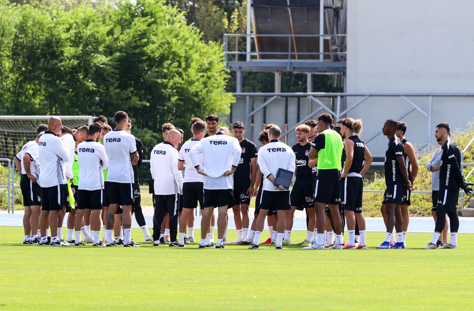 Beşiktaş, Slovakya'da top başı yaptı