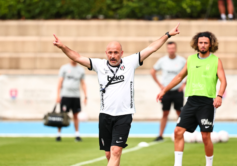 Beşiktaş'ta iki isim daha kampa katıldı