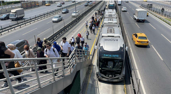 İstanbul'da yarın metrobüs durakları kapatılıyor!