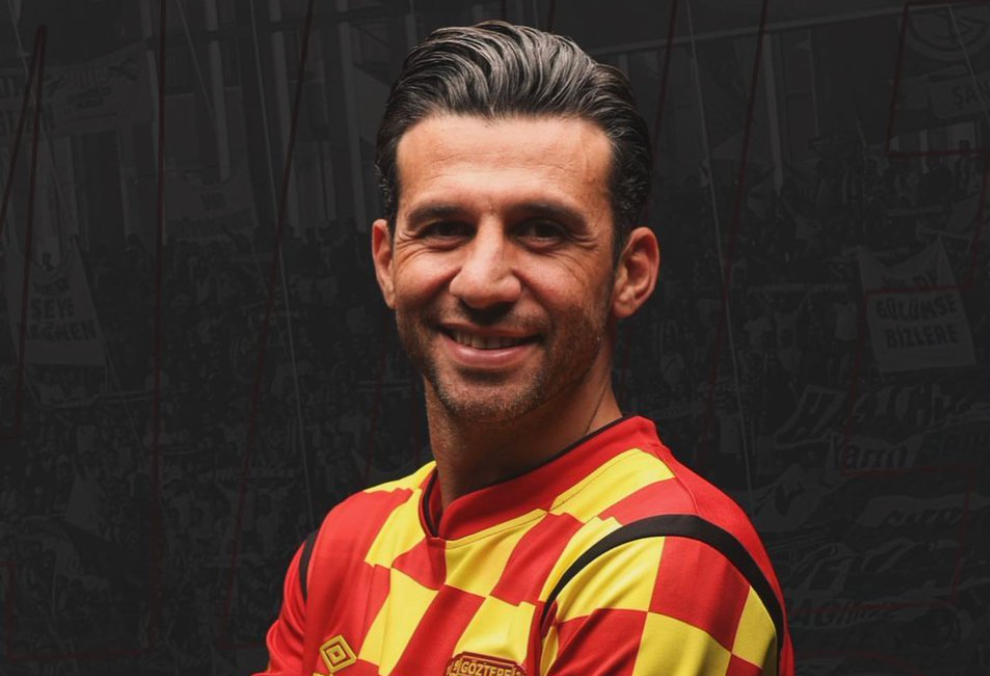 İsmail Köybaşı futbolu bıraktı