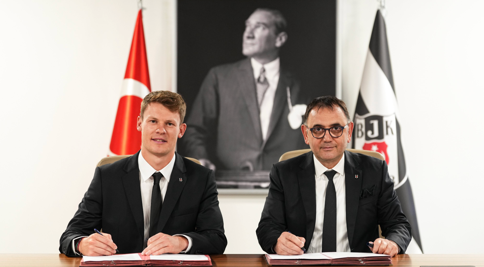 Beşiktaş yeni kalecileriyle imzaladı
