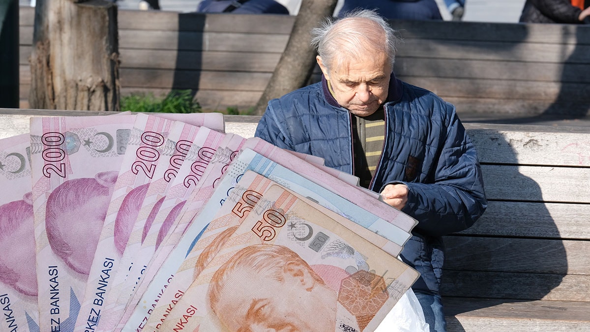 Bu durumda olan emeklilerin maaşı kesilecek
