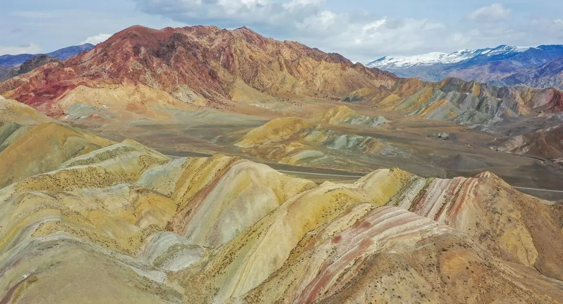 Erzurum'daki Gökkuşağı Tepeleri'nde yaz güzelliği