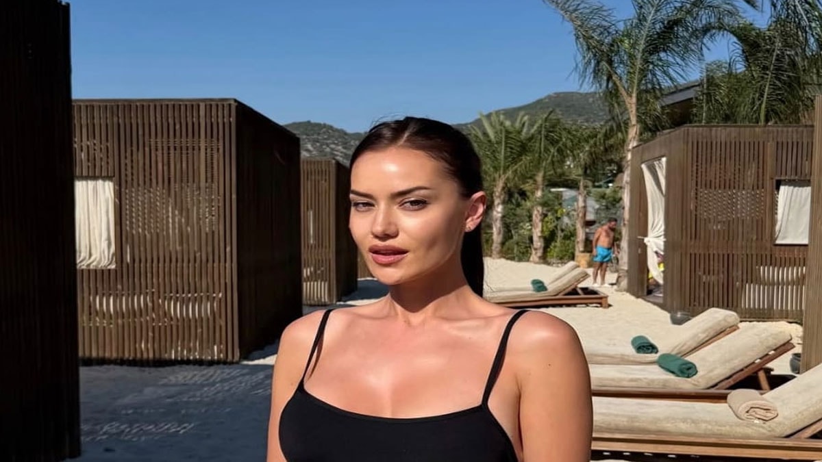 Fahriye Evcen'in plaj pozları olay oldu