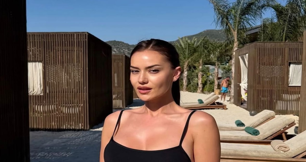 Fahriye Evcen'in plaj pozları olay oldu
