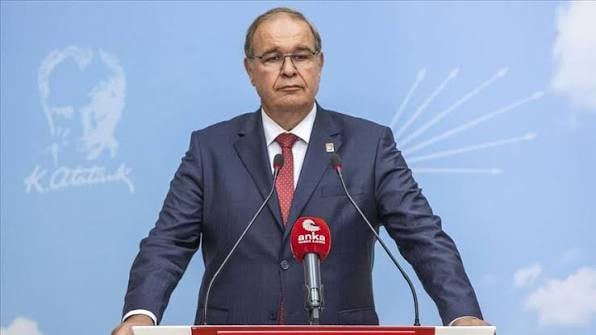 Rakibi öndeyken çekildi! CHP'de seçimi Öztrak kazandı