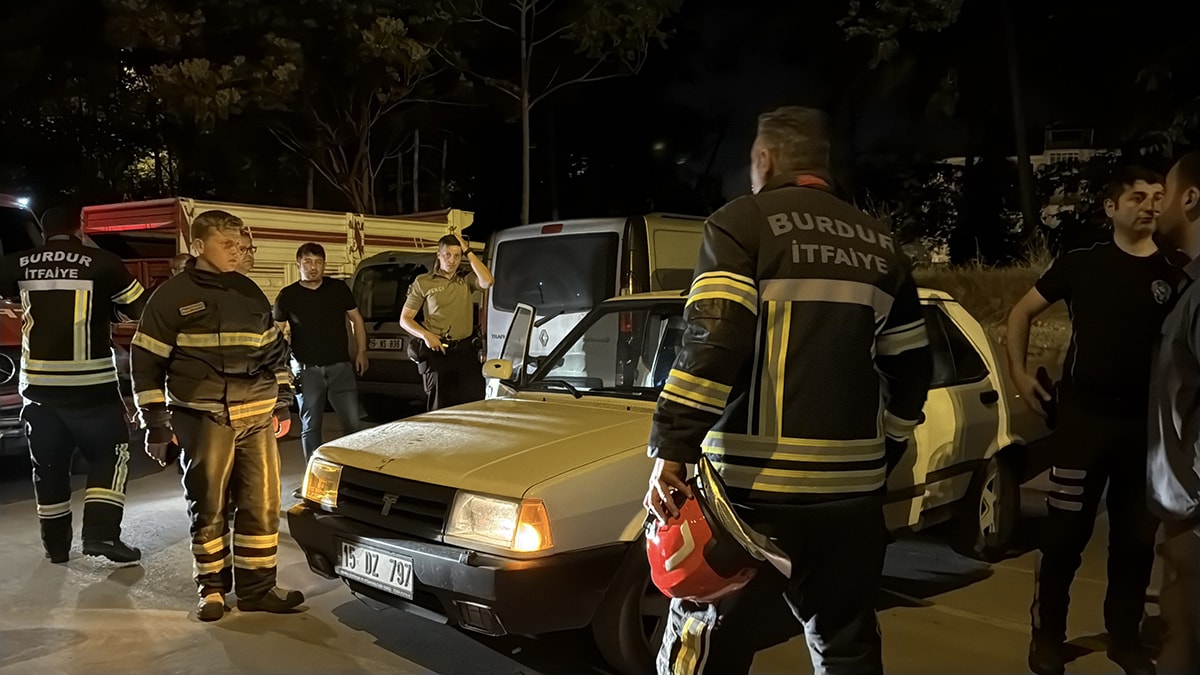 Araçta hareketsiz bulunan genç kaldırıldığı hastanede öldü