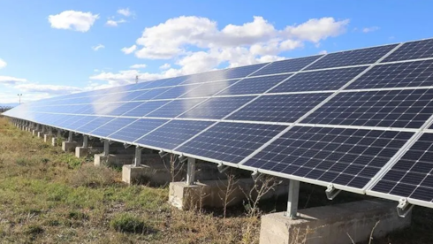 Güneş enerjisi yatırımlarında planlamanın önemiGüneş enerjisi projelerinde ilk adımda yapılan hatalar yıllarca sürecek verim kayıplarına yol açıyor. Sektör temsilcileri, başarılı bir GES yatırımı için ucuz ekipman yerine doğru mühendislik ve kapsamlı analiz süreçlerinin şart olduğunu vurguluyor.