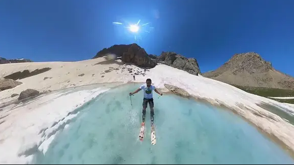 2 bin 500 metre rakımdaki buzul gölünde kayak