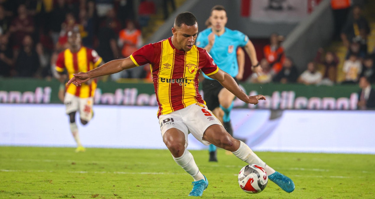 Süper Lig'de transfer dersi! 900 bine aldı tarihi rakama sattı