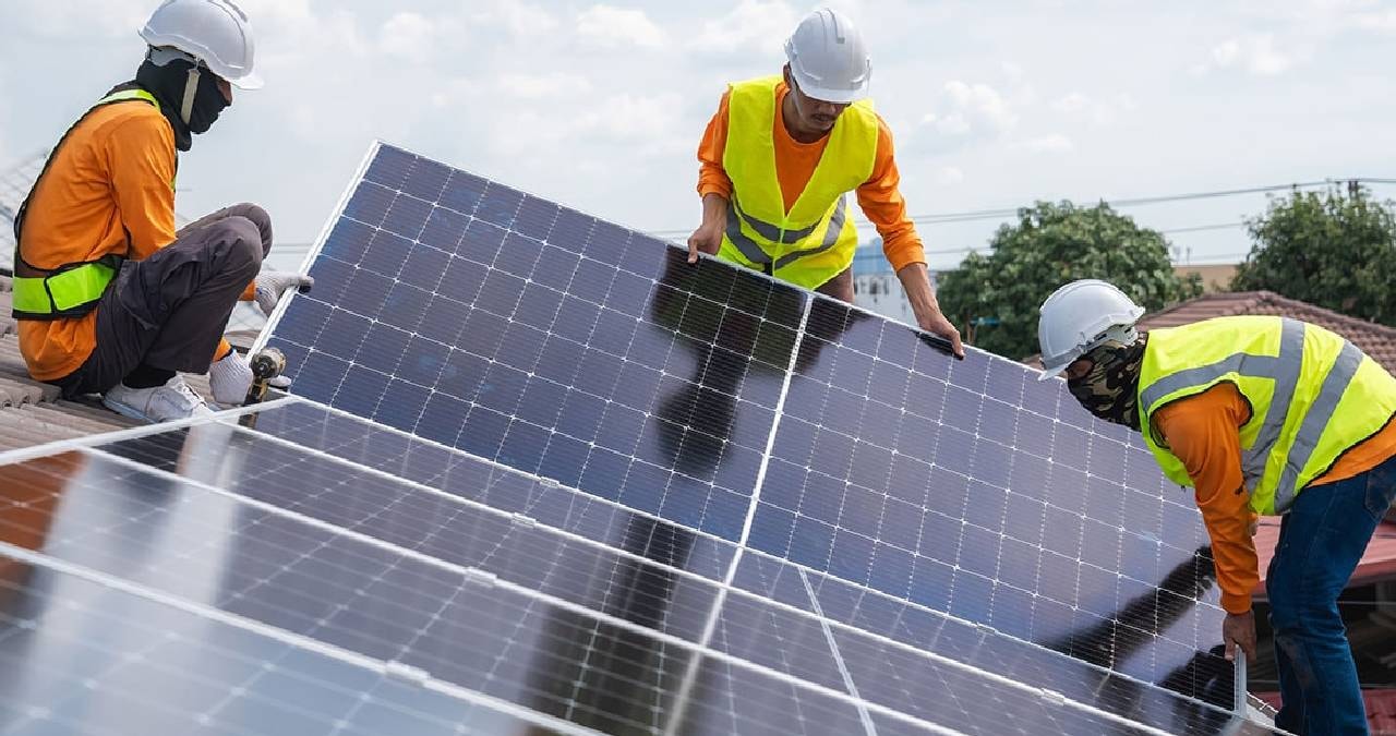 Güneş panellerindeki gizli tehlike: Duyan apar topar çatıdan söküyor