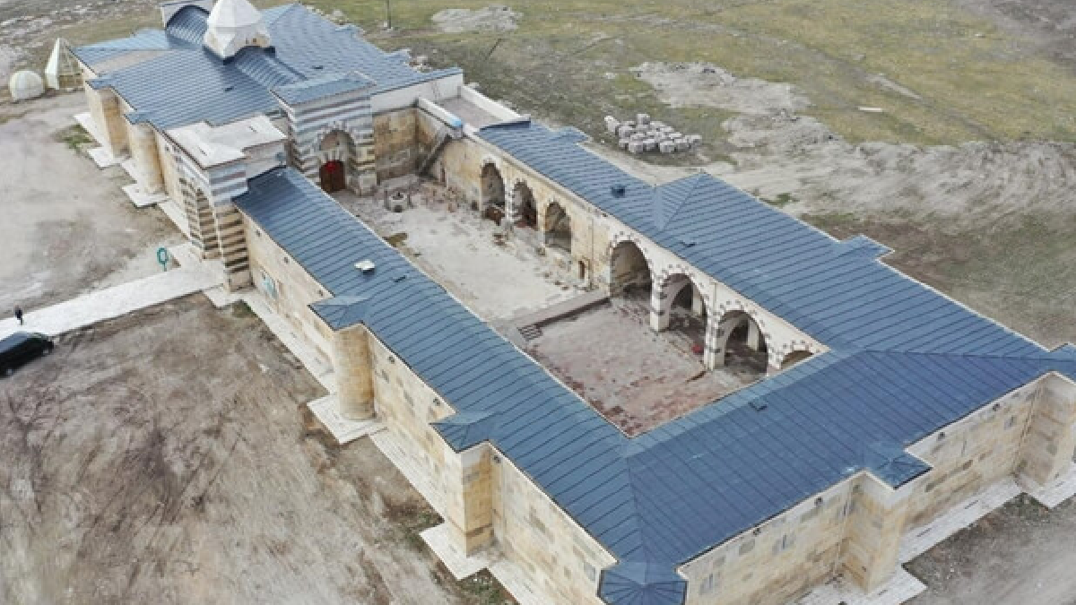 Türkiye'nin 791 yıllık dev hanı otel oluyor