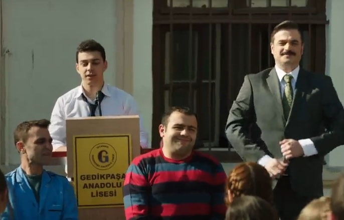 Reyting rekortmeni dizinin genç yıldızı evlilik yolunda ilk adımı attı