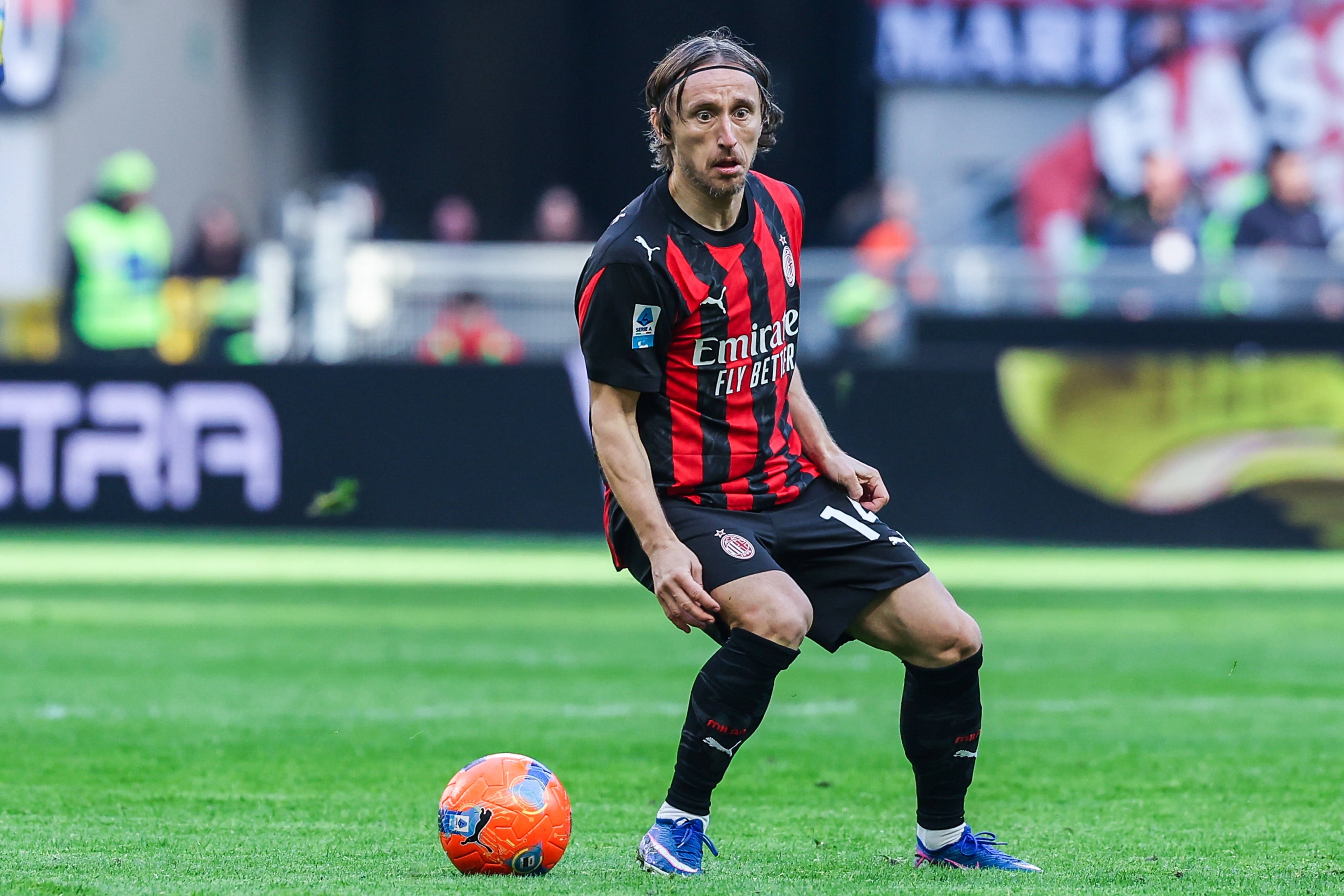 40 yaşındaki Modric, Milan ile sözleşme uzattı