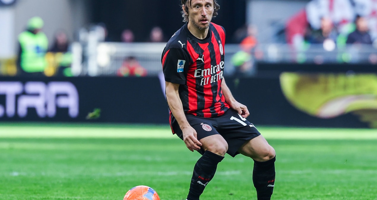 40 yaşındaki Modric, Milan ile sözleşme uzattı