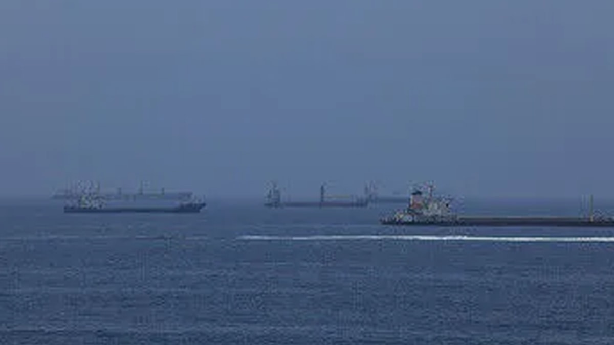 Hürmüz Boğazı’nda bir gemi karaya oturdu