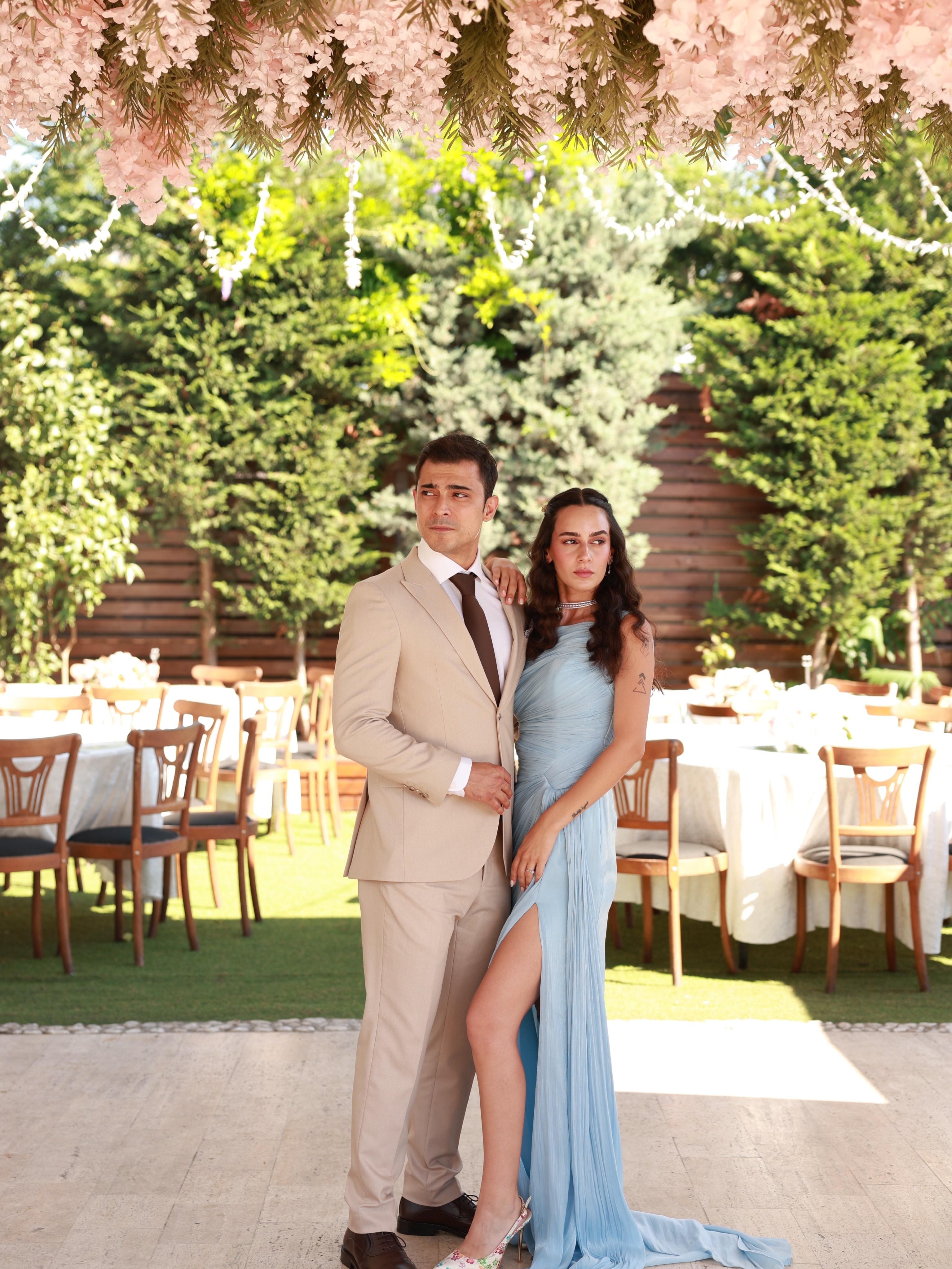 GENÇ OYUNCU EVLİLİK YOLUNDA İLK ADIMI ATTI
