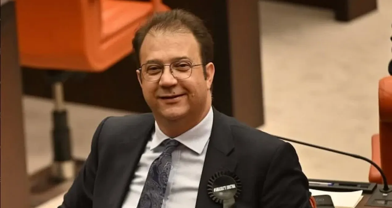 CHP'li vekil Yeni Parti'yi hedef aldı: Önce cuma namazına sonra kulübe gidiyorlar