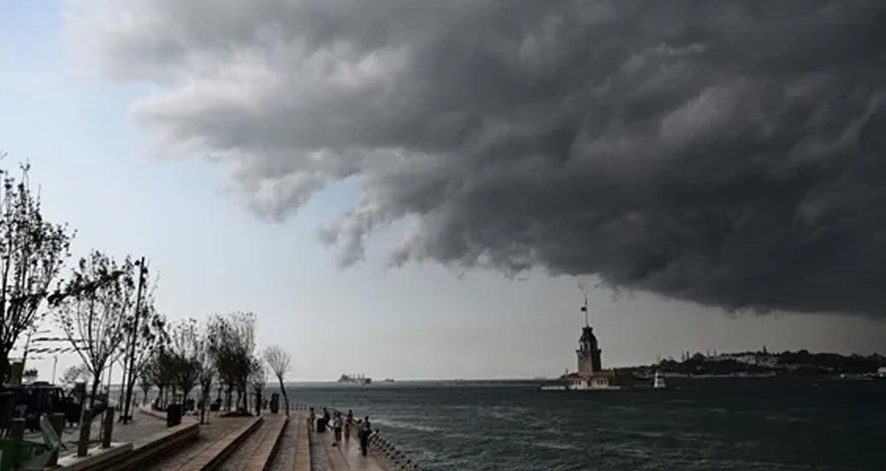 Günlerdir beklenen oluyor: İstanbul'da fırtına etkili olmaya başladı