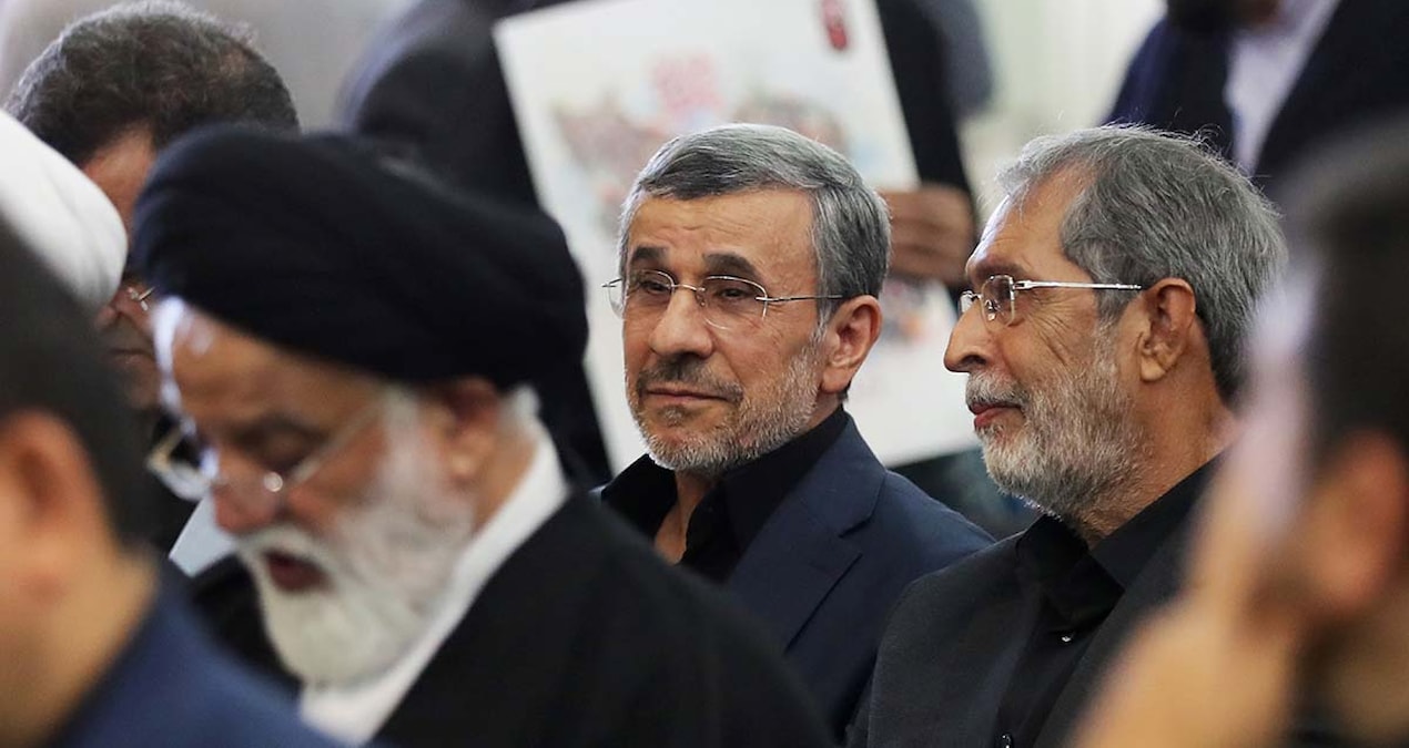 İsrail ve ev hapsi iddialarıyla gündem olan Ahmedinejad, Hamaney’i anma töreninde ortaya çıktı