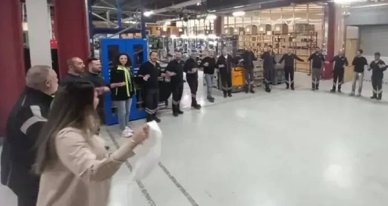 Fabrikada maaşlar 153 bin TL oldu: İşçiler halay çekerek kutladı