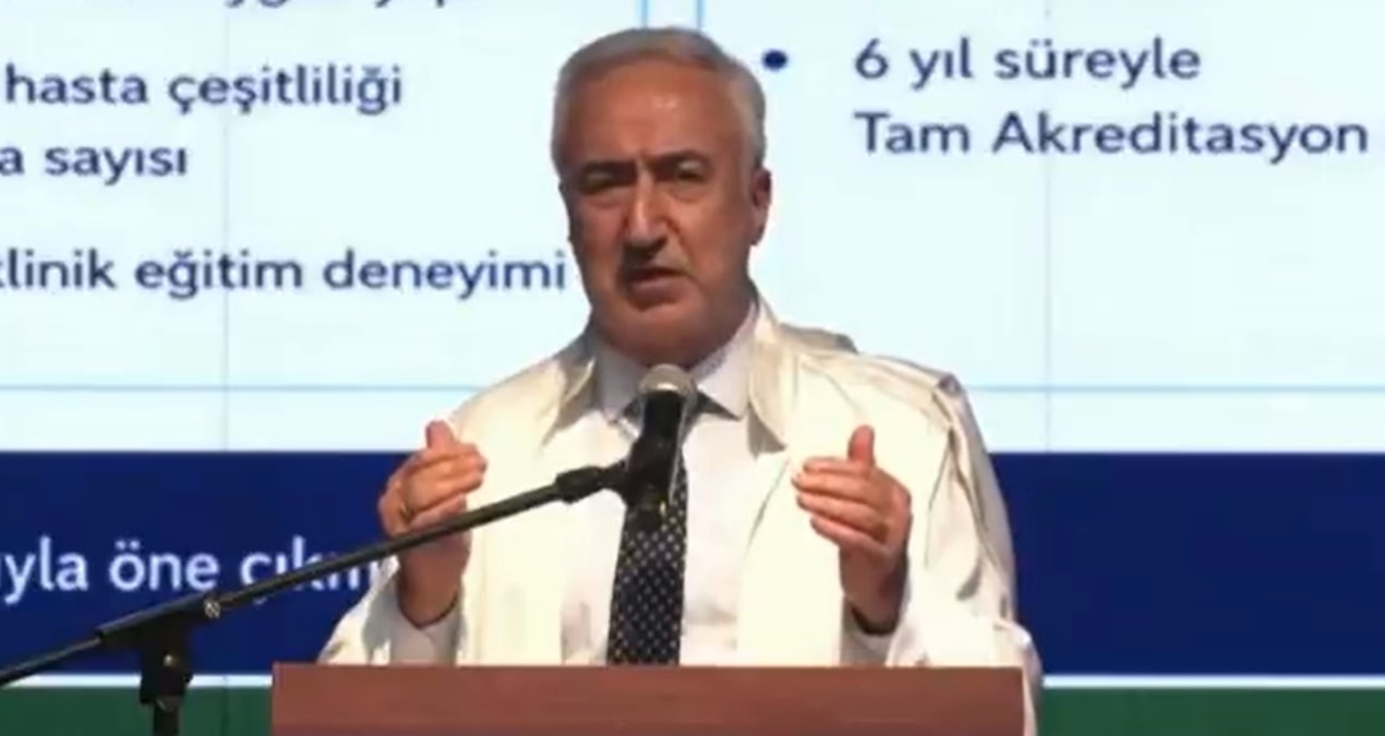 Rektörden mezunlara 'evlilik ve çocuk yapma' tavsiyesi!