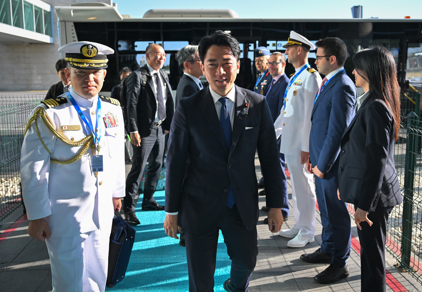 NATO Zirvesi'ne gelen Japon bakan verilen suyu görünce gözlerine inanamadı