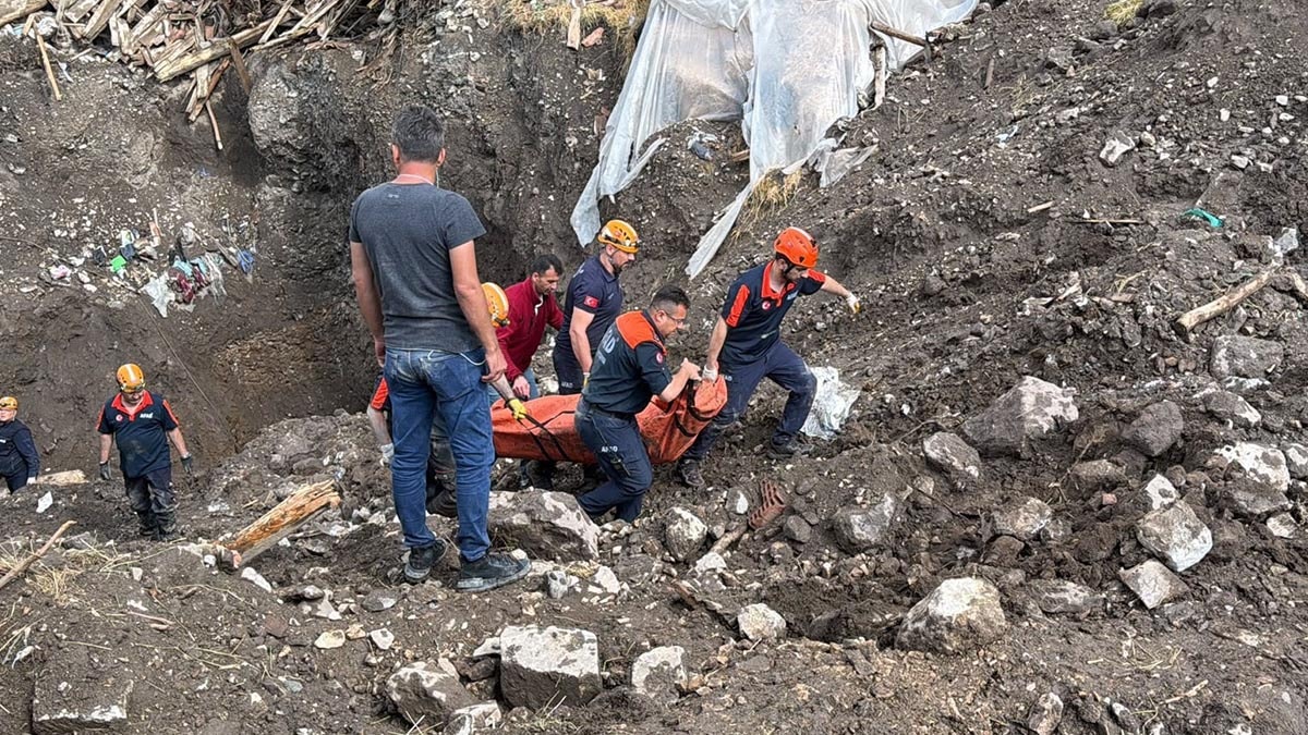Zengin olma hayallerinin altında kaldılar: Defile için kazdıkları tünel çöktü