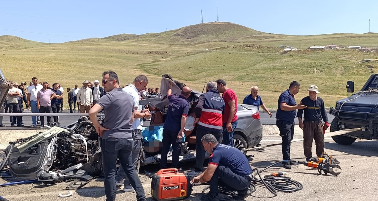 Feci Kaza: Araç Hurda Haline Geldi, İki Can Gitti, Bir Yaralı Var