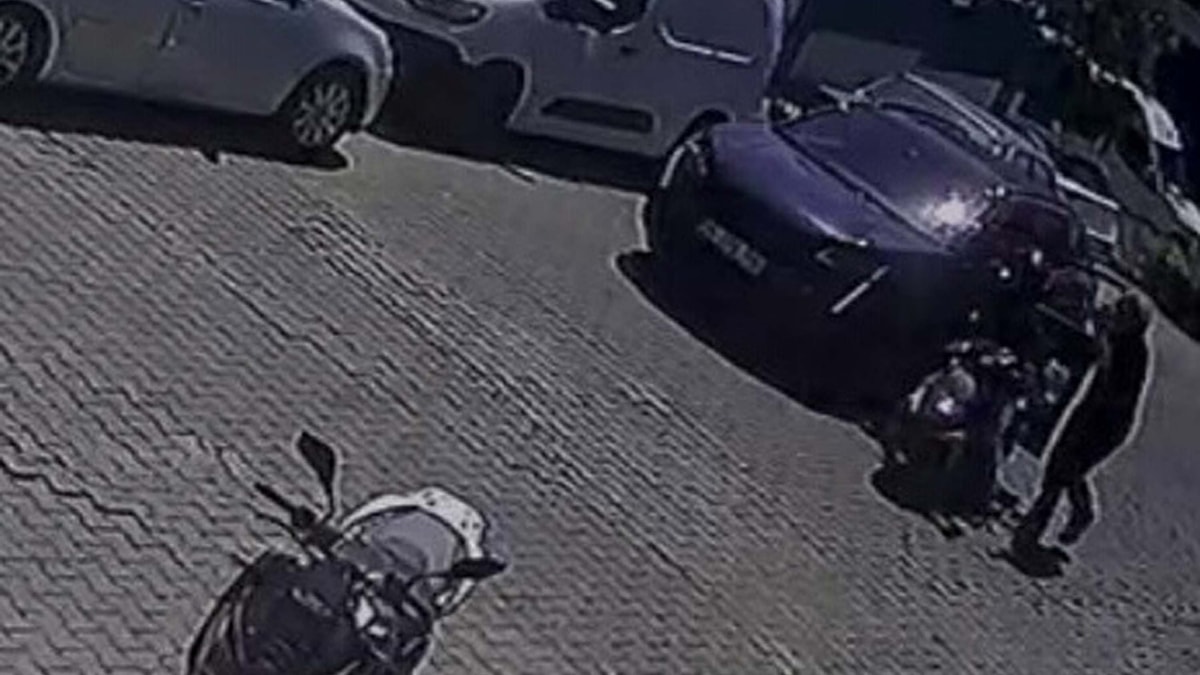 Trafikteki kavga güvenlik kamerasına yansıdı