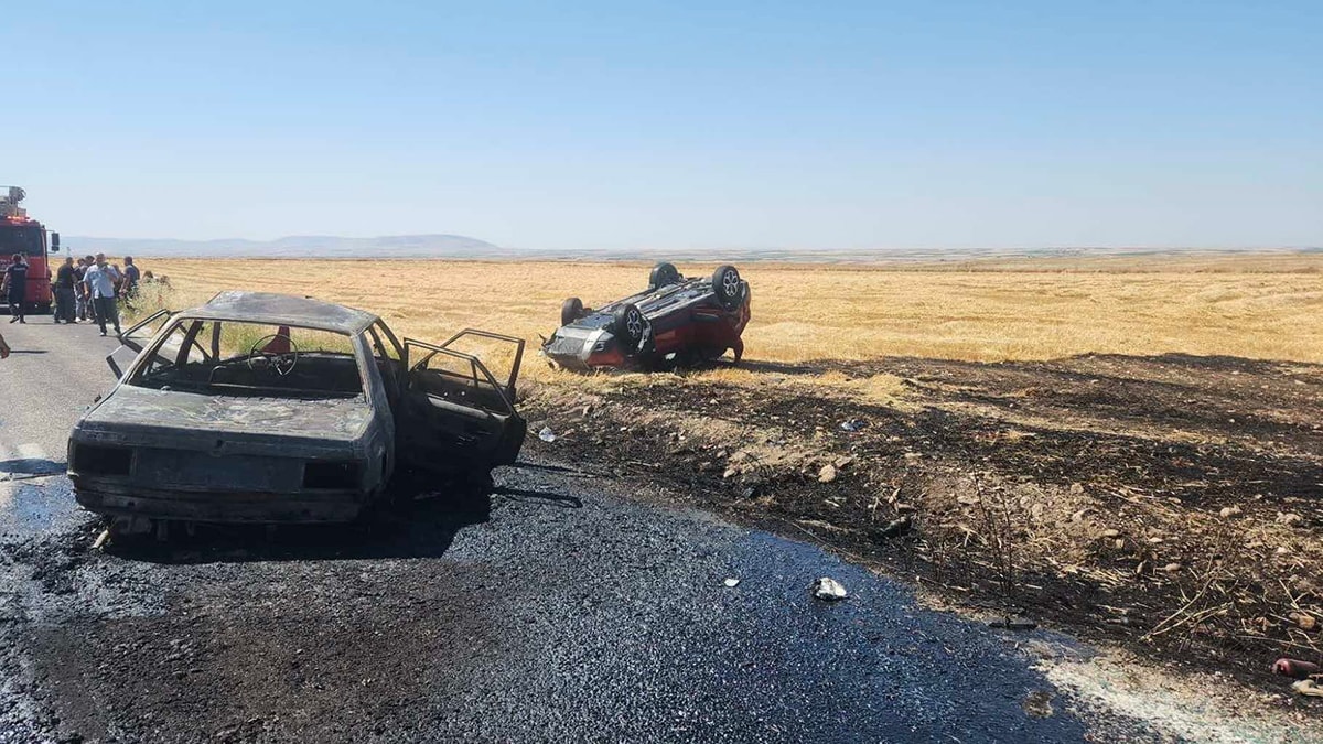 Kaza sonrası araç alev aldı: 1 ölü, 2 yaralı