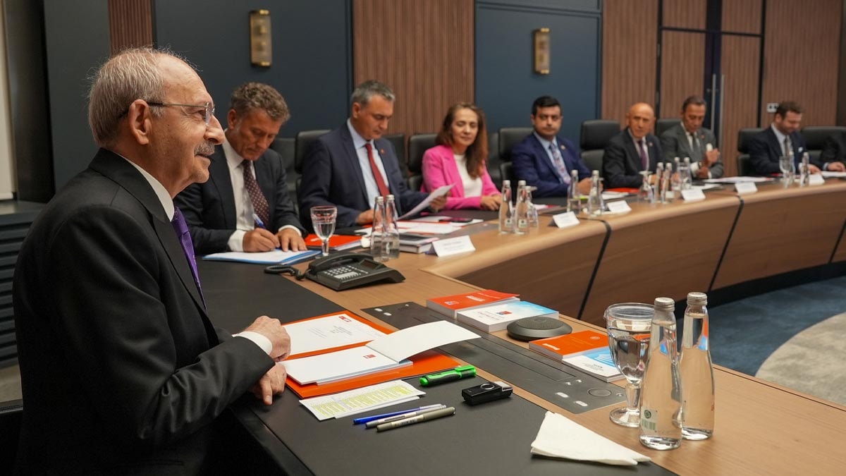 Son dakika... CHP'de 8 il başkanı daha görevden alındı